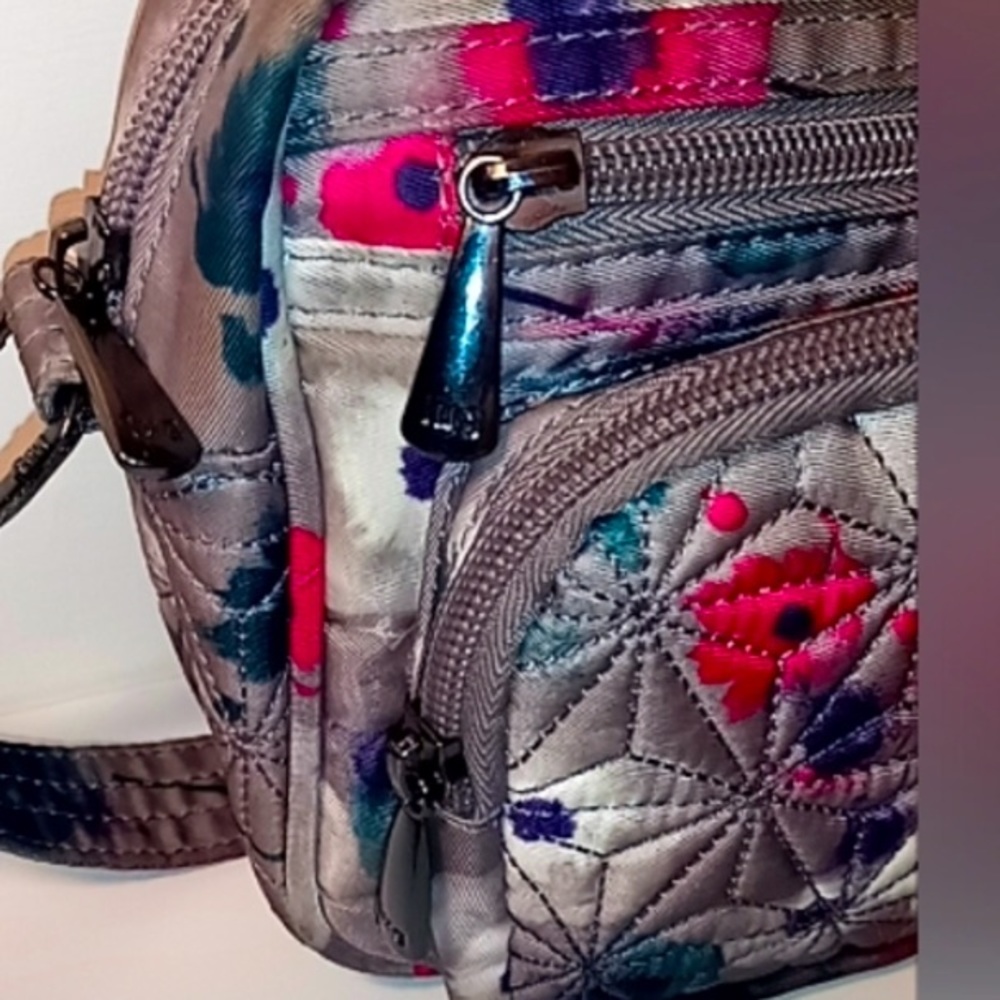 🌹🌹Lug Carousel Crossbody Bag🌹🌹 - Picture 5 of 10